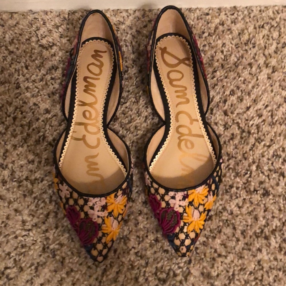 Pointed colorful flats
